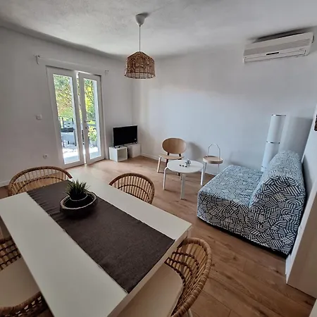 Masa Apartment
